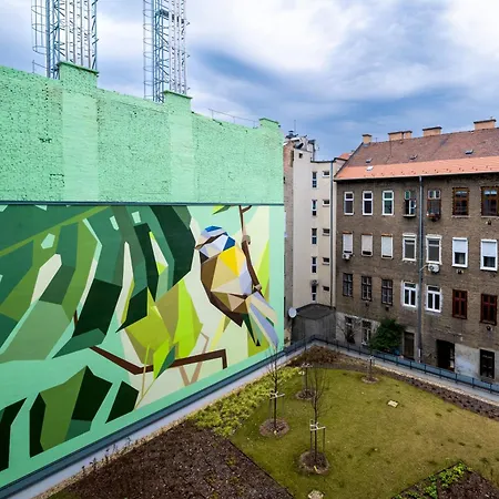 Frankie's Budapest