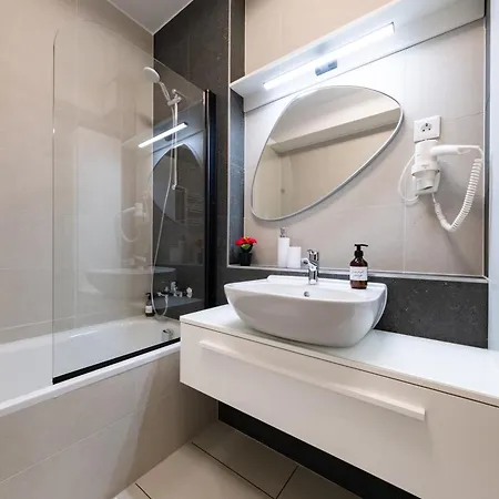 Frankie's - Free Parking * Budapest